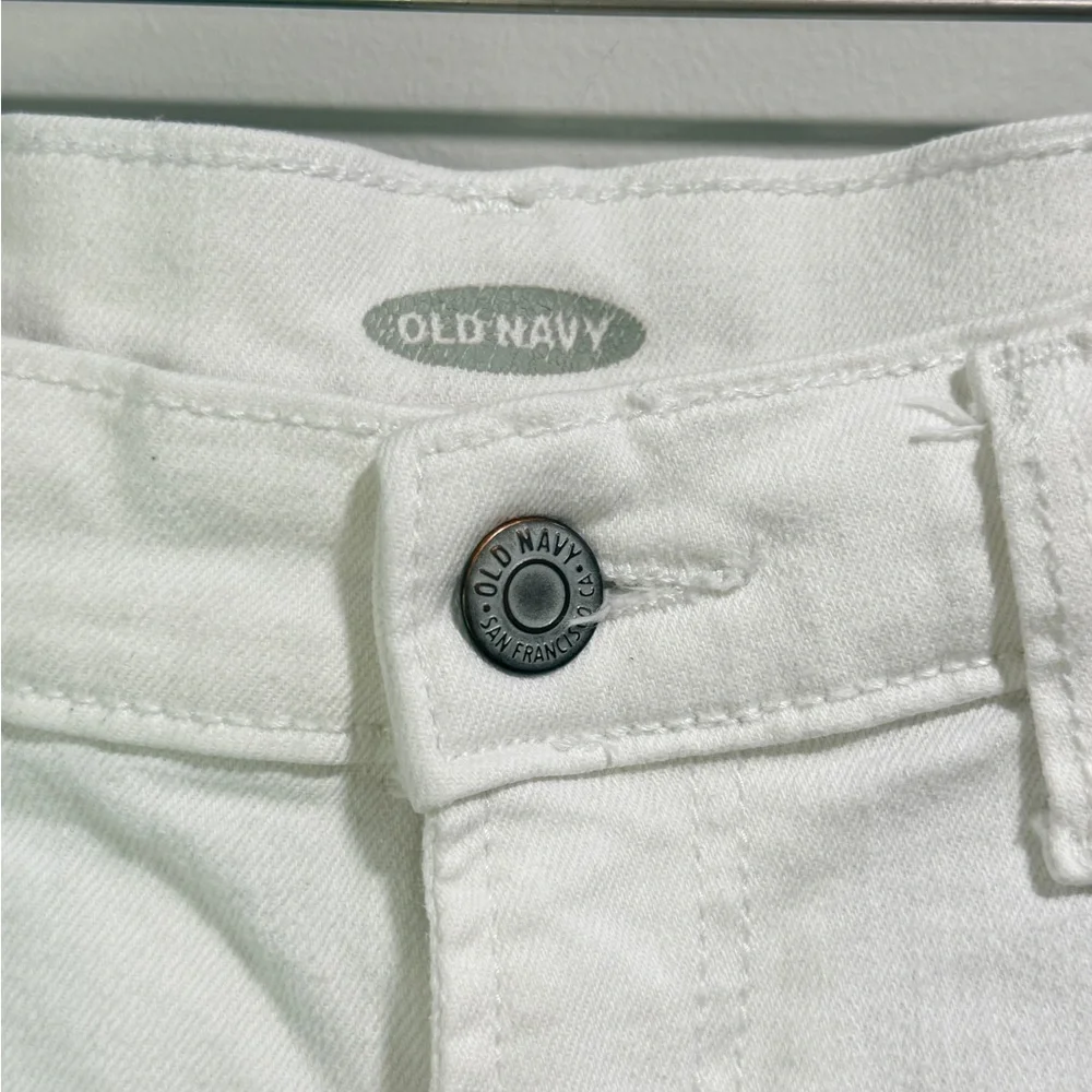 Old Navy Women's Classic White Jean Shorts Rolled Hem Size 6 - Picture 2 of 7